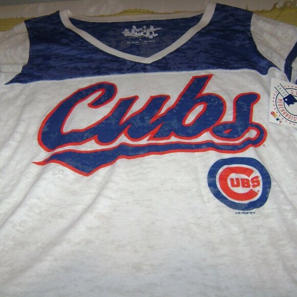 Touch by Alyssa Milano Chicago Cubs G-111 V-Neck T-Shirt - Large - Picture 8 of 9